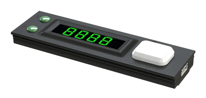 Etiqueta PB2L com display numérico verde e botão de confirmação