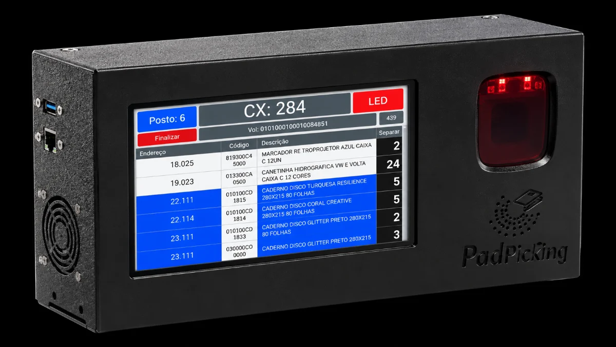 PadPicking com leitor integrado e tela exibindo caixa atual, endereços dos produtos e quantidades a separar